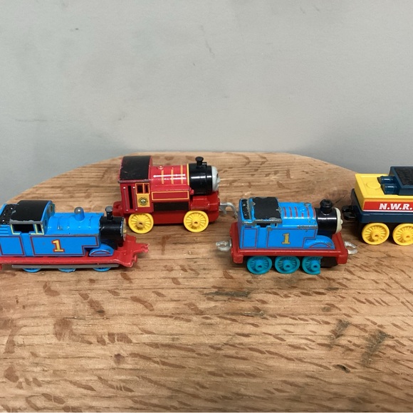 🔵 4 Set of Thomas The Tank Train Toys - Oldest is 1985 - Diecast & Plastic - Picture 9 of 12